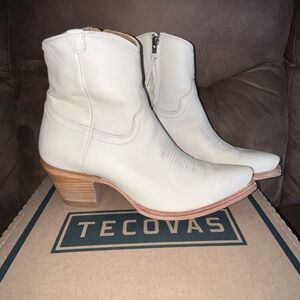 Tecovas Daisy Ankle Booty